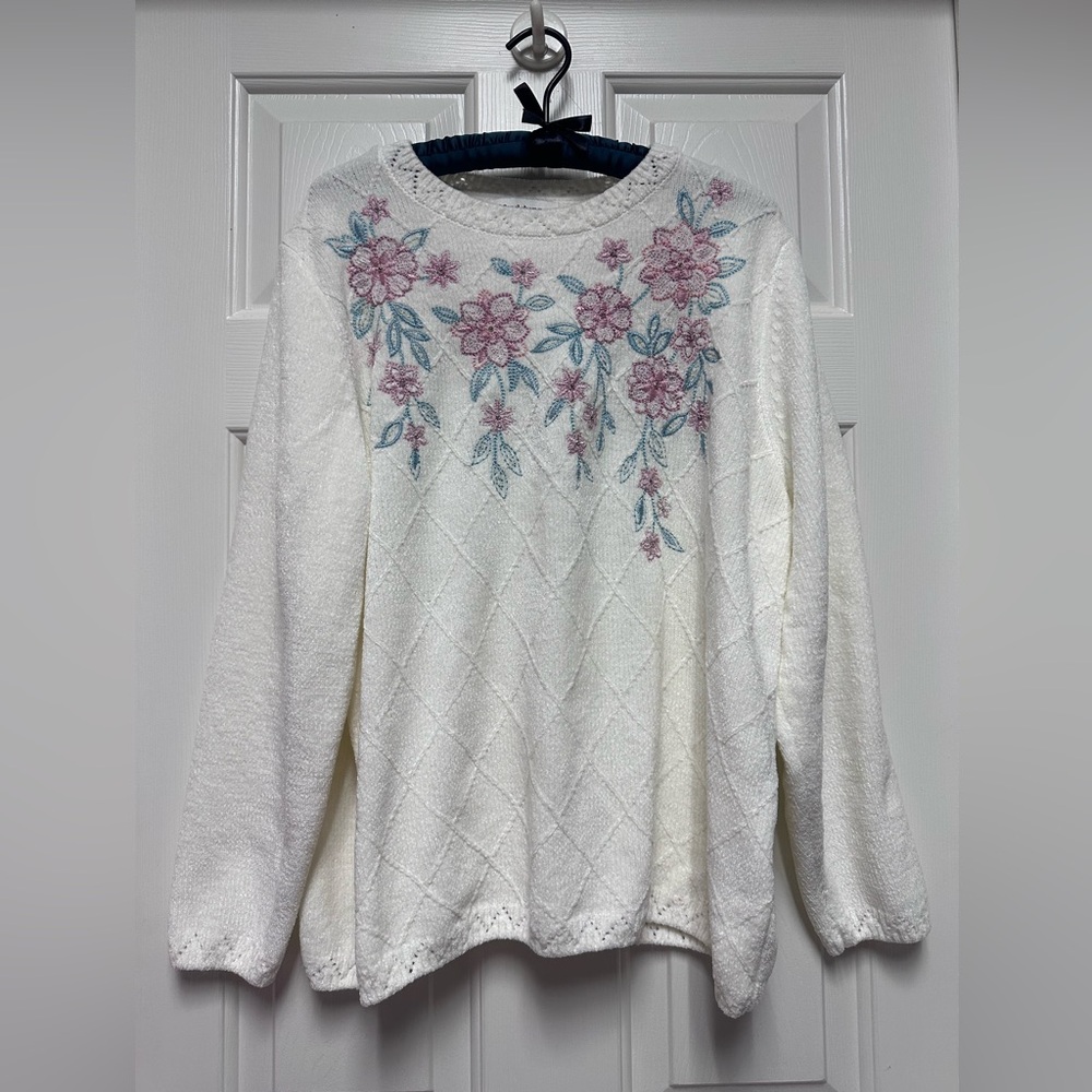 Alfred Dunner Beautiful Floral Embroidered White Sweater Size 1X